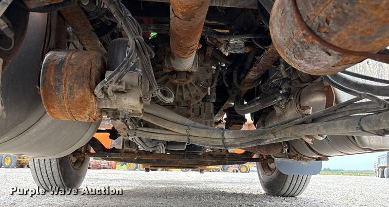 image for item ED1491 2016 Peterbilt 337 dump truck