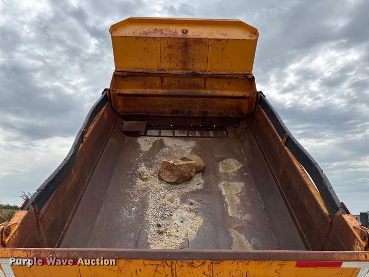 image for item ED1491 2016 Peterbilt 337 dump truck