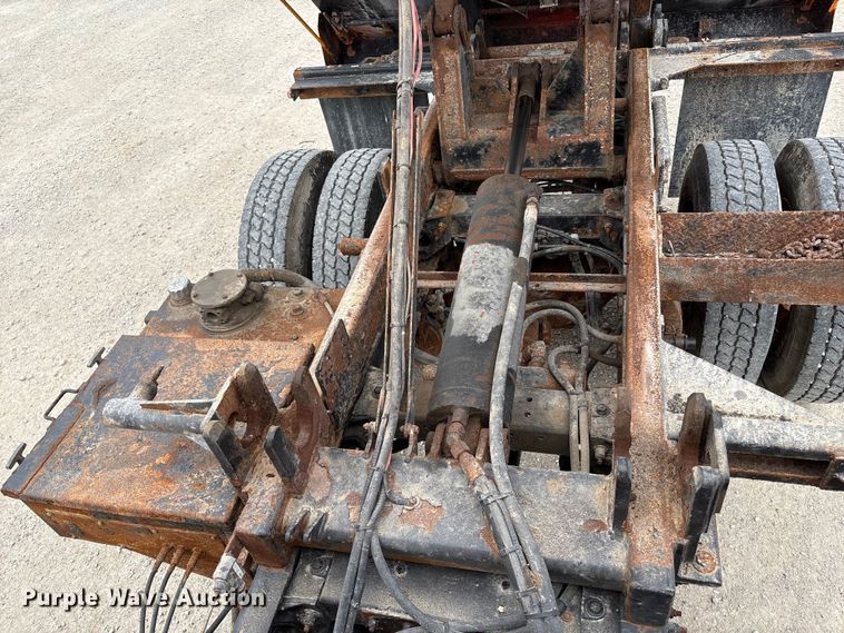 image for item ED1491 2016 Peterbilt 337 dump truck