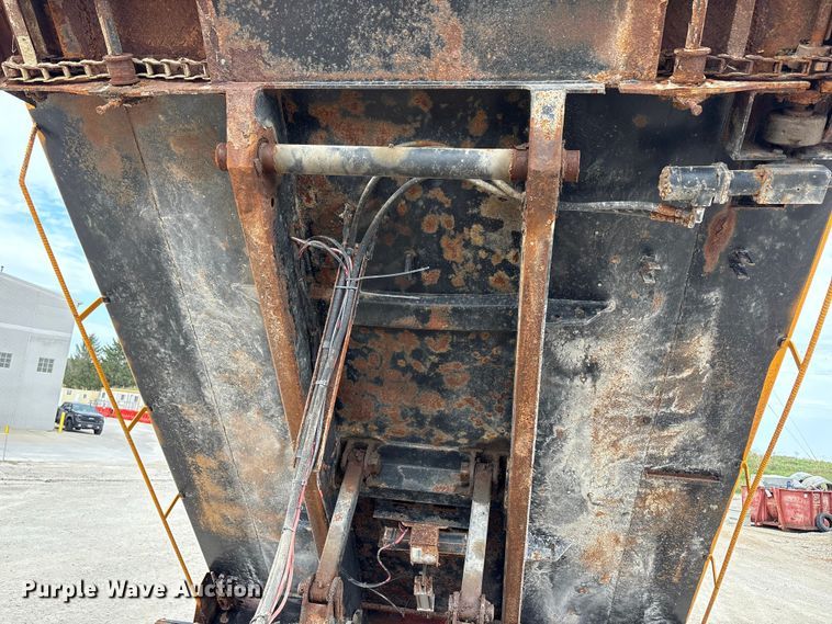 image for item ED1491 2016 Peterbilt 337 dump truck