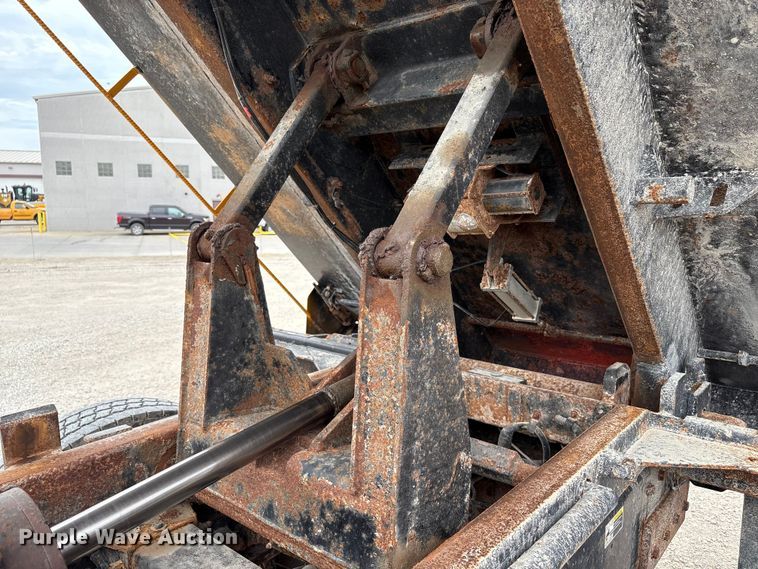 image for item ED1491 2016 Peterbilt 337 dump truck