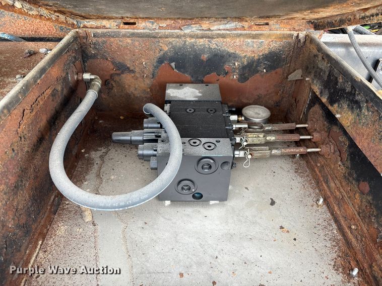 image for item ED1491 2016 Peterbilt 337 dump truck