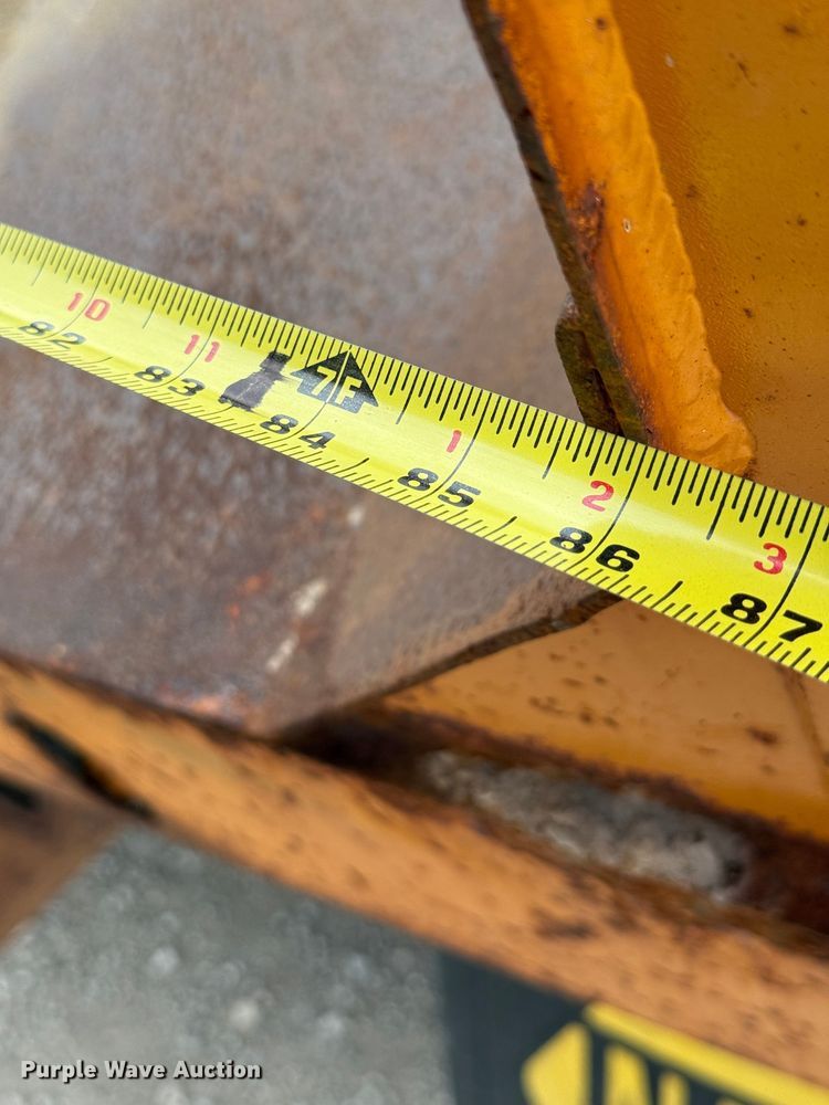 image for item ED1491 2016 Peterbilt 337 dump truck