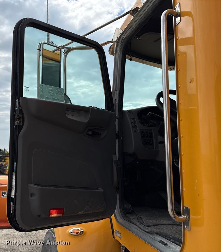 image for item ED1491 2016 Peterbilt 337 dump truck