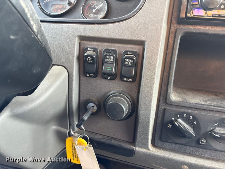 image for item ED1491 2016 Peterbilt 337 dump truck