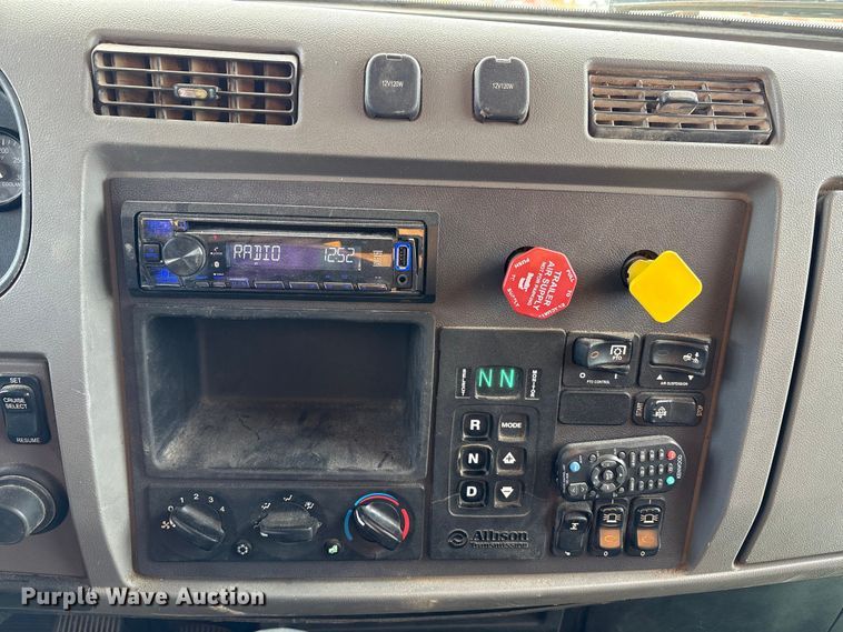 image for item ED1491 2016 Peterbilt 337 dump truck