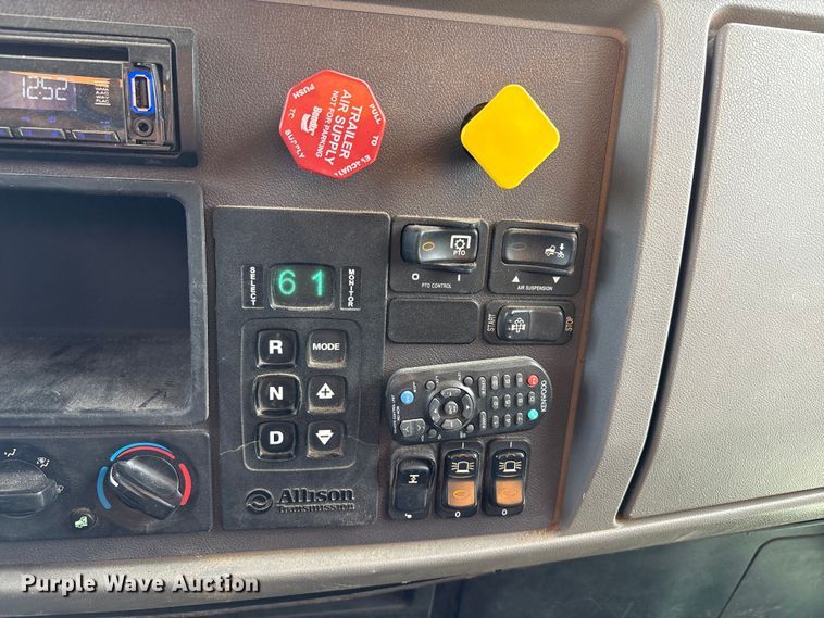 image for item ED1491 2016 Peterbilt 337 dump truck