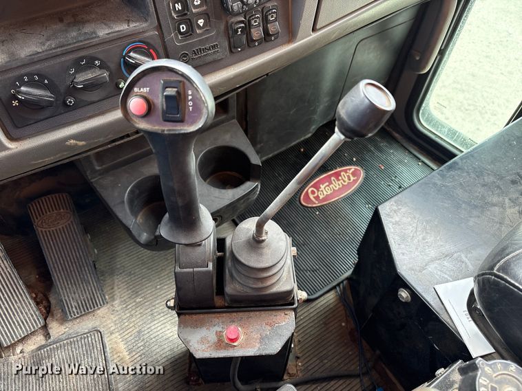 image for item ED1491 2016 Peterbilt 337 dump truck