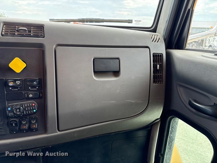 image for item ED1491 2016 Peterbilt 337 dump truck