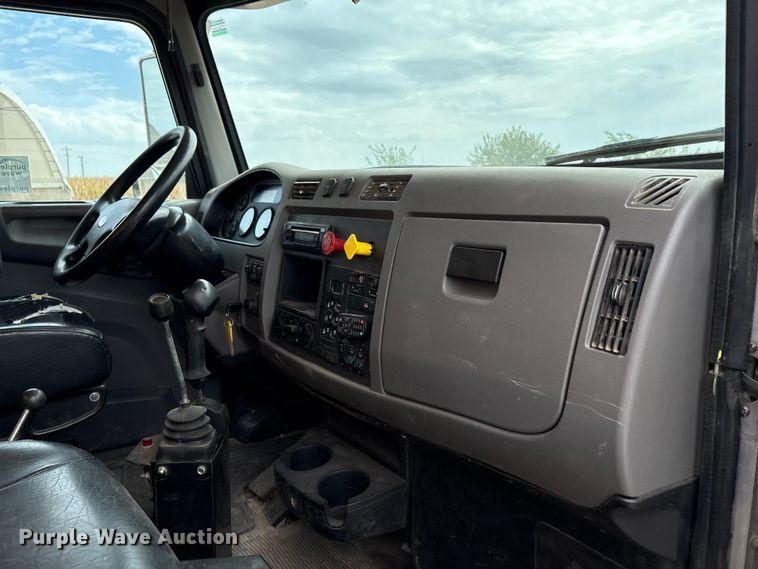 image for item ED1491 2016 Peterbilt 337 dump truck