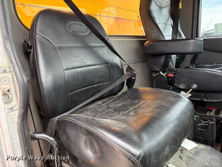 image for item ED1491 2016 Peterbilt 337 dump truck