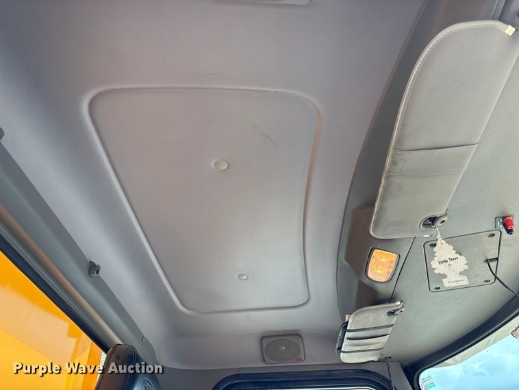 image for item ED1491 2016 Peterbilt 337 dump truck