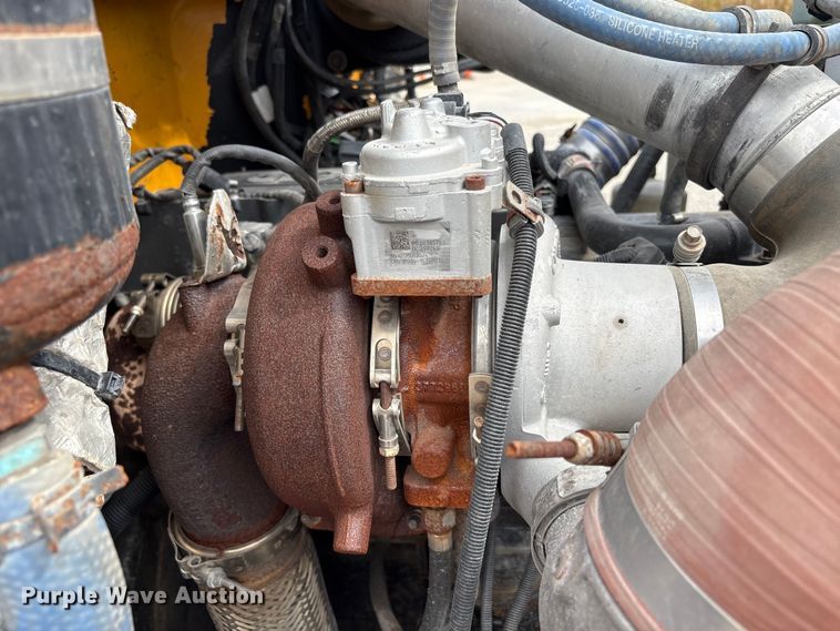 image for item ED1491 2016 Peterbilt 337 dump truck