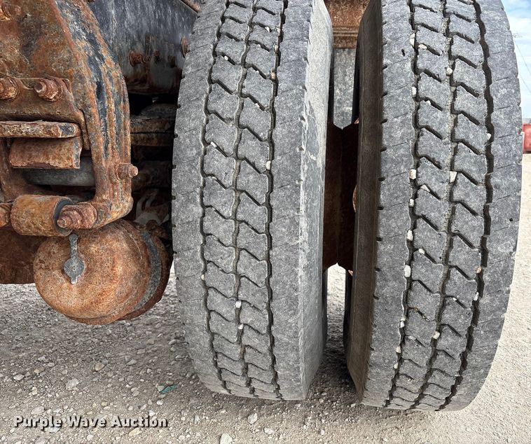 image for item ED1491 2016 Peterbilt 337 dump truck