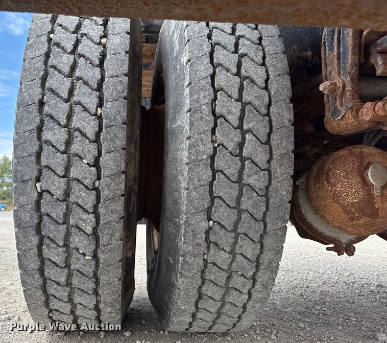 image for item ED1491 2016 Peterbilt 337 dump truck