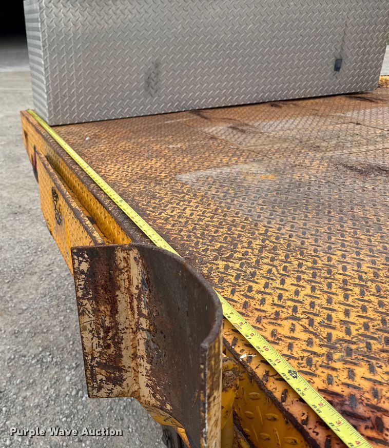 image for item ED1492 2011 Ford F450 Super Duty flatbed truck