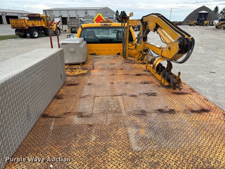 image for item ED1492 2011 Ford F450 Super Duty flatbed truck