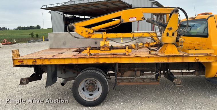 image for item ED1492 2011 Ford F450 Super Duty flatbed truck