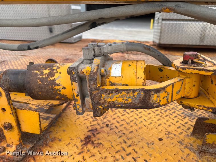 image for item ED1492 2011 Ford F450 Super Duty flatbed truck