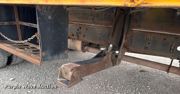 image for item ED1492 2011 Ford F450 Super Duty flatbed truck