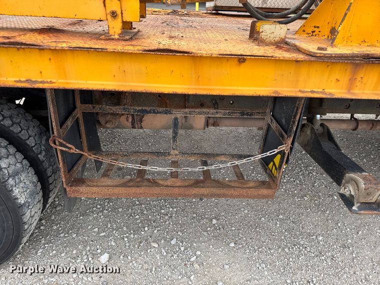 image for item ED1492 2011 Ford F450 Super Duty flatbed truck