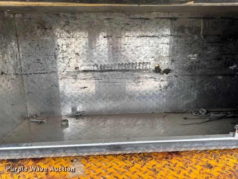 image for item ED1492 2011 Ford F450 Super Duty flatbed truck