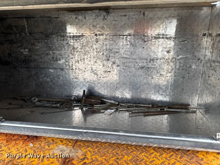 image for item ED1492 2011 Ford F450 Super Duty flatbed truck