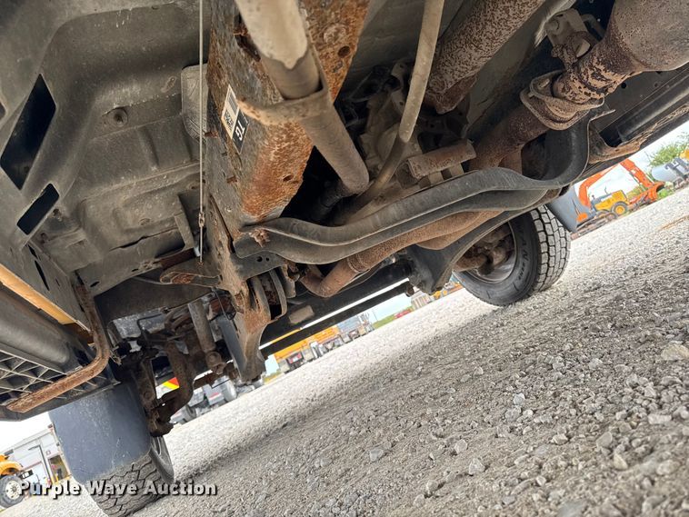 image for item ED1492 2011 Ford F450 Super Duty flatbed truck