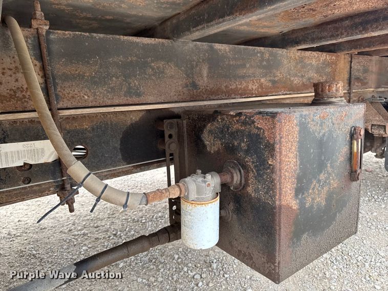 image for item ED1492 2011 Ford F450 Super Duty flatbed truck