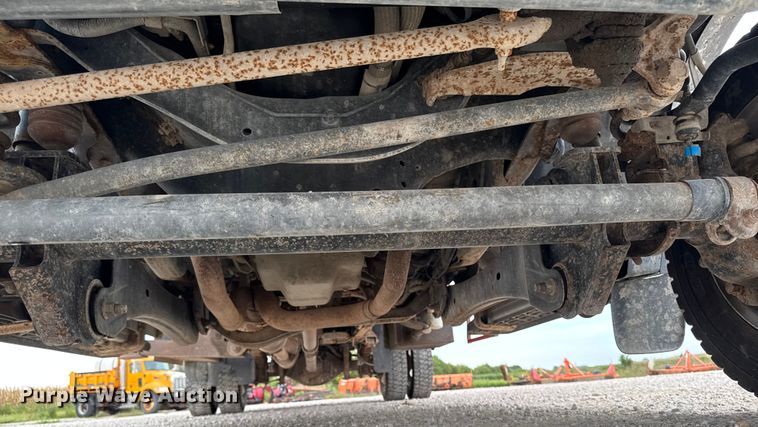 image for item ED1492 2011 Ford F450 Super Duty flatbed truck