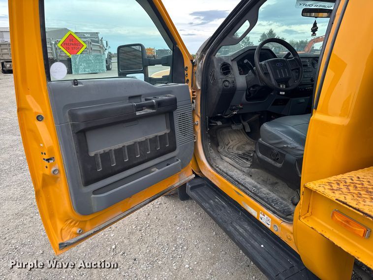 image for item ED1492 2011 Ford F450 Super Duty flatbed truck