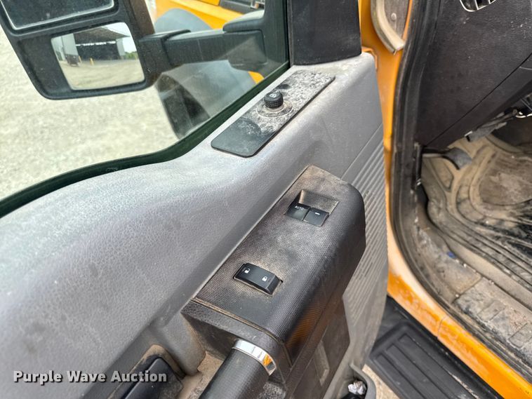 image for item ED1492 2011 Ford F450 Super Duty flatbed truck