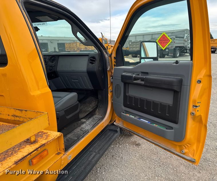 image for item ED1492 2011 Ford F450 Super Duty flatbed truck