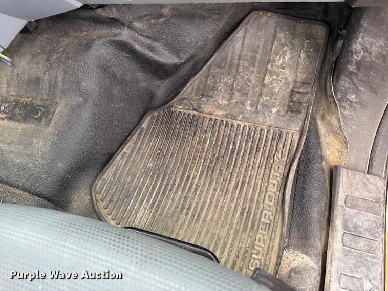 image for item ED1492 2011 Ford F450 Super Duty flatbed truck