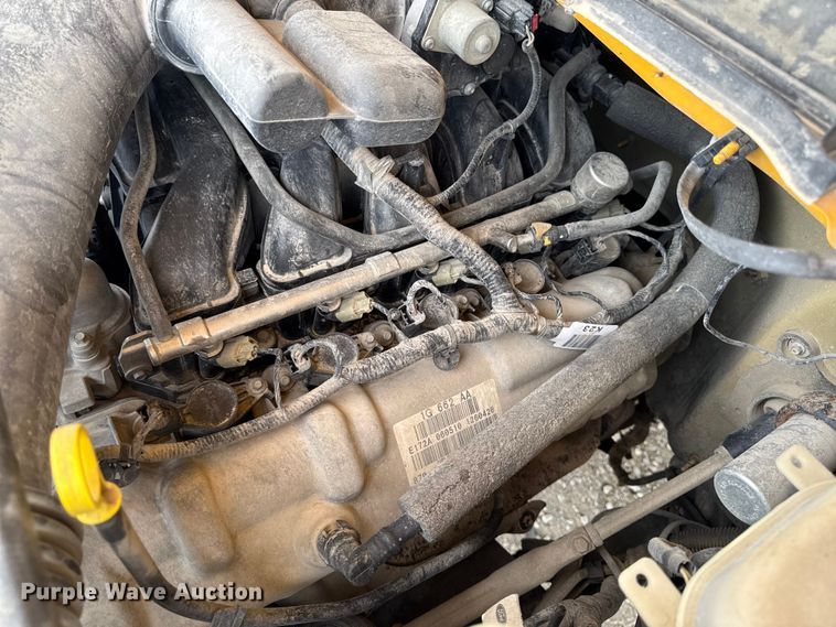 image for item ED1492 2011 Ford F450 Super Duty flatbed truck