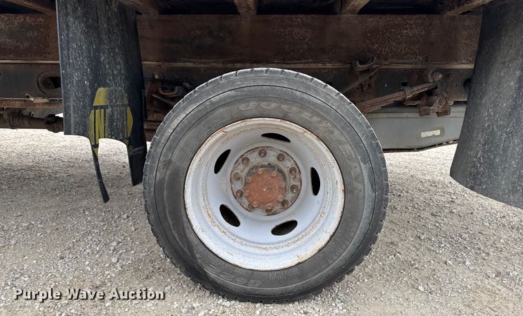 image for item ED1492 2011 Ford F450 Super Duty flatbed truck