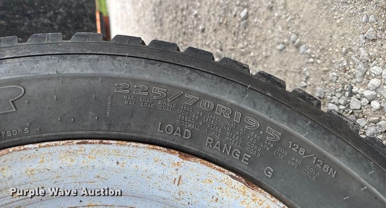 image for item ED1492 2011 Ford F450 Super Duty flatbed truck