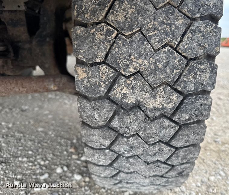 image for item ED1492 2011 Ford F450 Super Duty flatbed truck