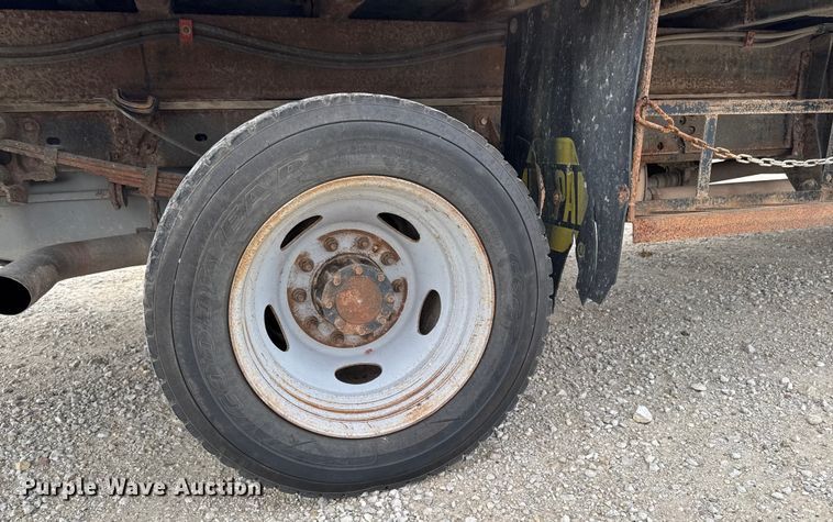 image for item ED1492 2011 Ford F450 Super Duty flatbed truck