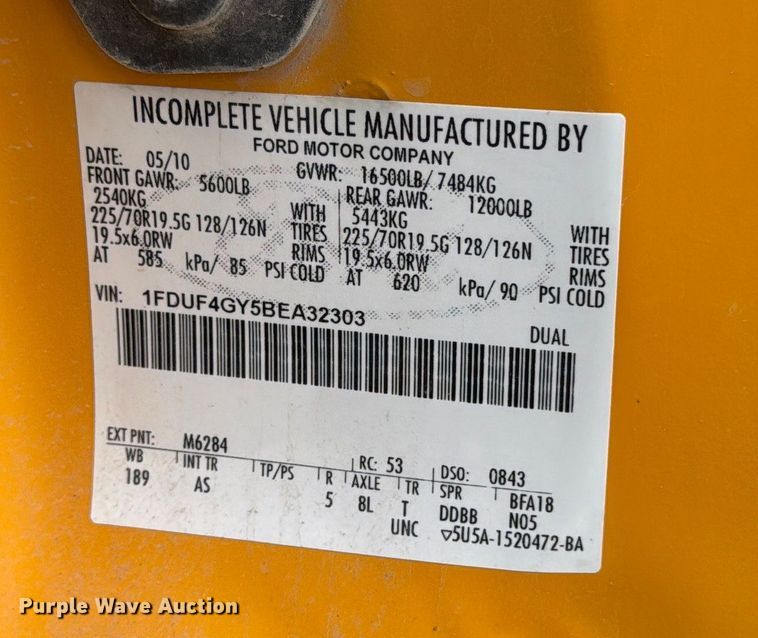 image for item ED1492 2011 Ford F450 Super Duty flatbed truck