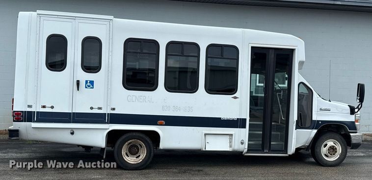 image for item ED4406 2017 Ford E450 shuttle bus