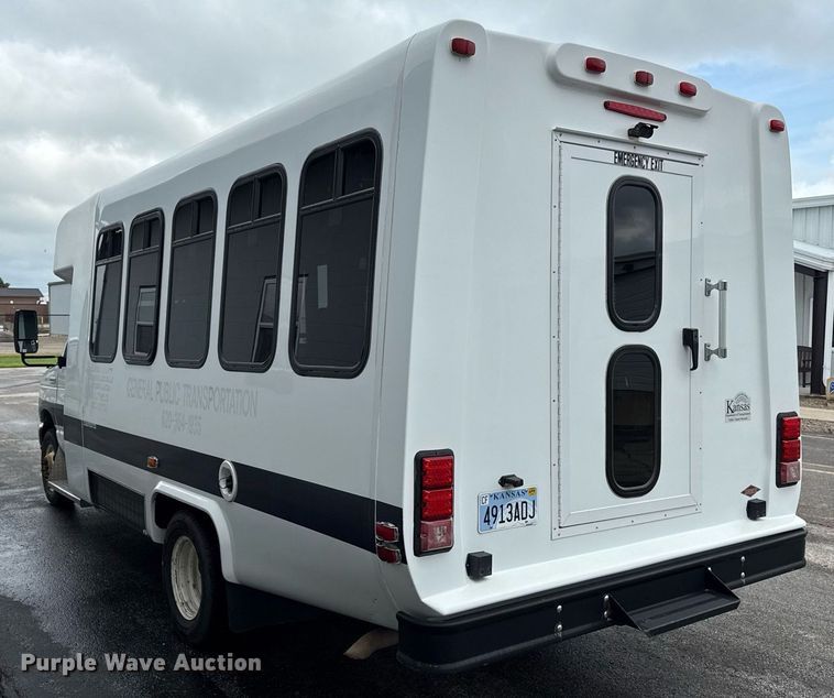 image for item ED4406 2017 Ford E450 shuttle bus
