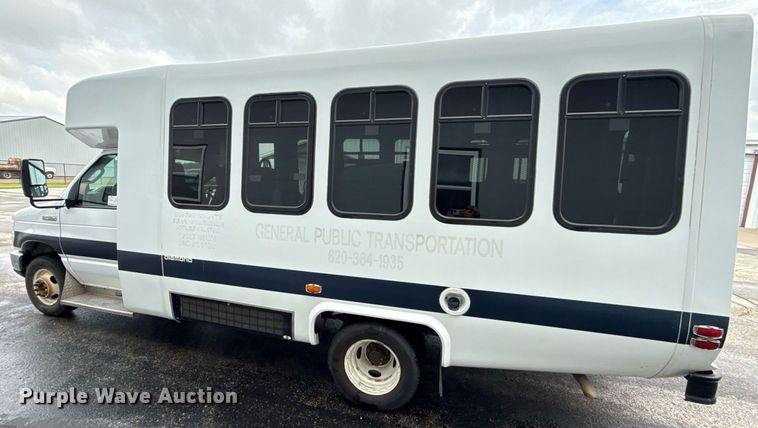 image for item ED4406 2017 Ford E450 shuttle bus