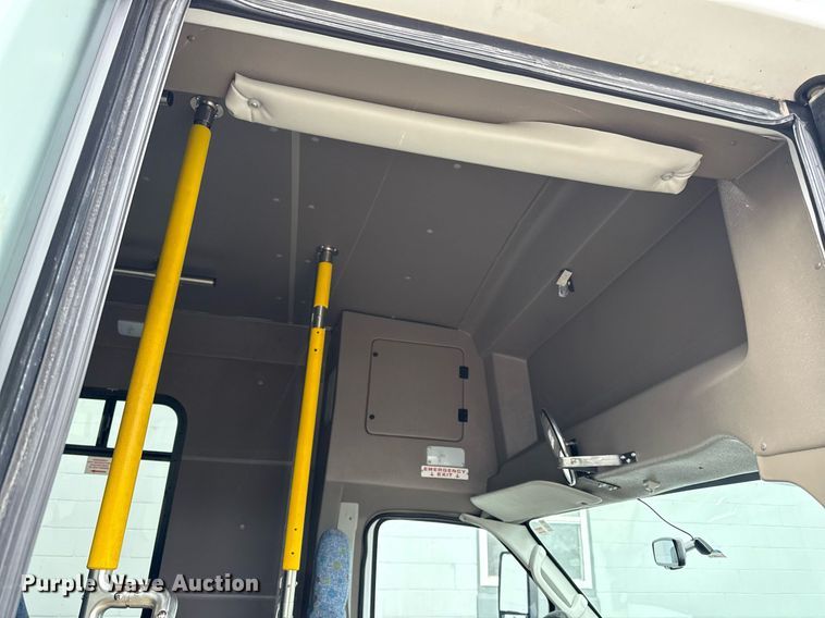 image for item ED4406 2017 Ford E450 shuttle bus