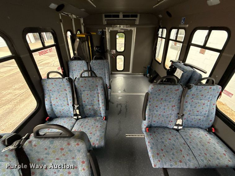 image for item ED4406 2017 Ford E450 shuttle bus