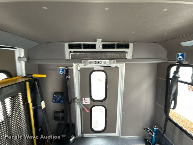 image for item ED4406 2017 Ford E450 shuttle bus