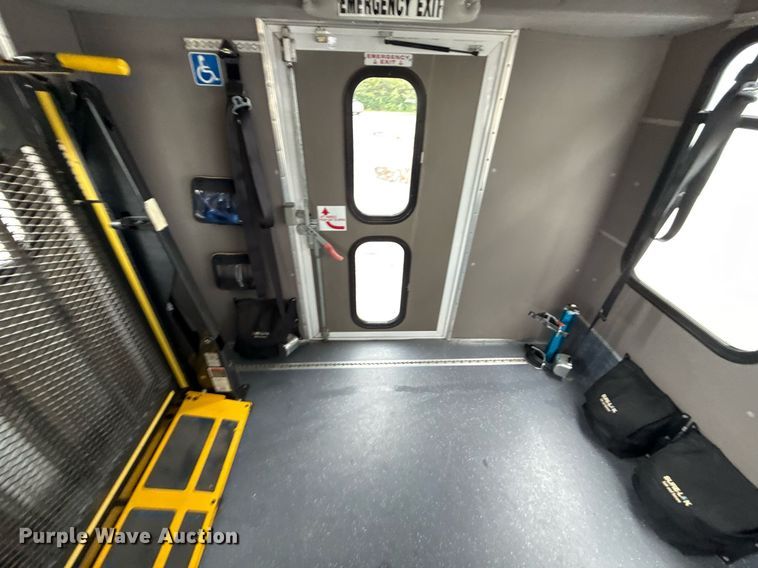 image for item ED4406 2017 Ford E450 shuttle bus