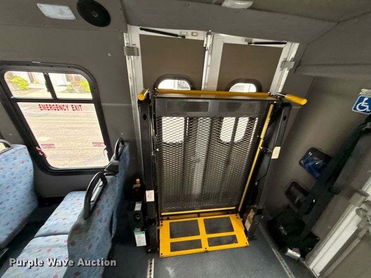 image for item ED4406 2017 Ford E450 shuttle bus