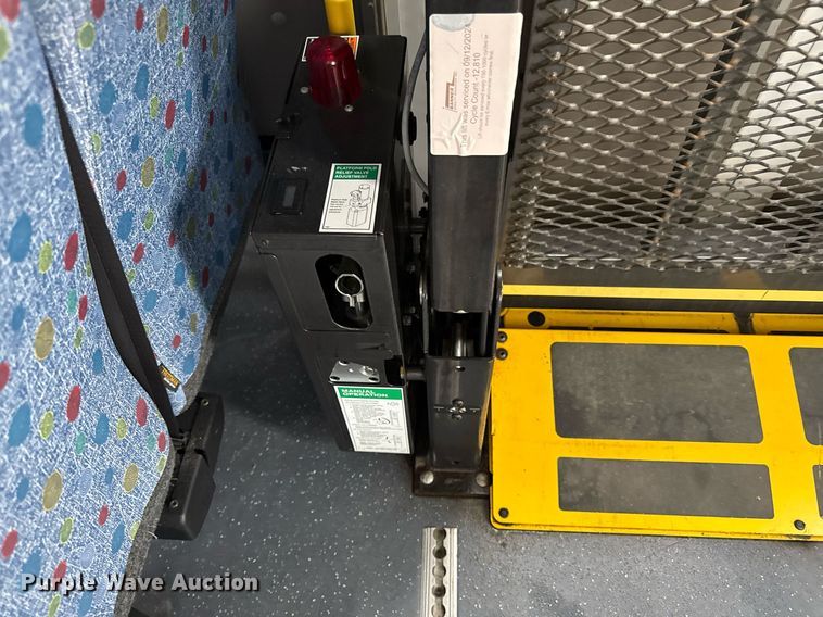 image for item ED4406 2017 Ford E450 shuttle bus