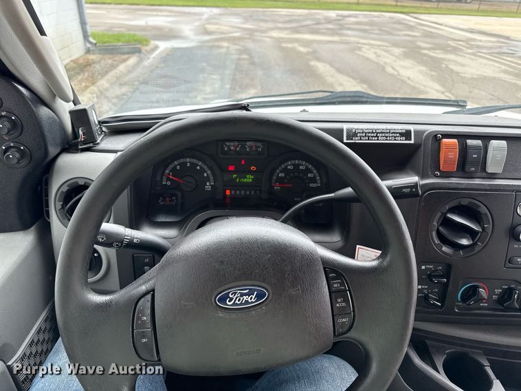 image for item ED4406 2017 Ford E450 shuttle bus